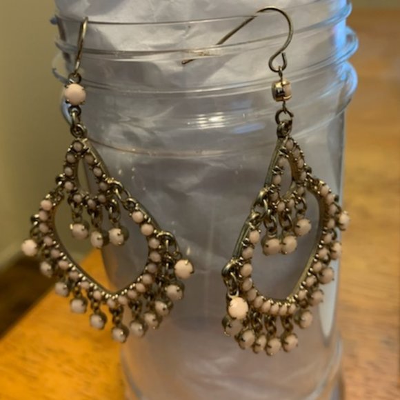 Brass colored and Pink Drop earrings - Picture 3 of 5
